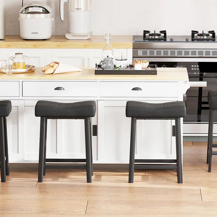 Garvee Set of 4 Black Bar Stools – 61cm Counter Height Breakfast Bar Stools – Upholstered Padded Saddle Seat for Kitchen Island – Easy Assembly